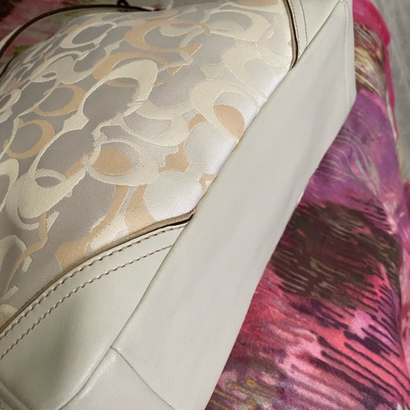 Coach Chelsea Large Signature Hobo - Picture 11 of 11